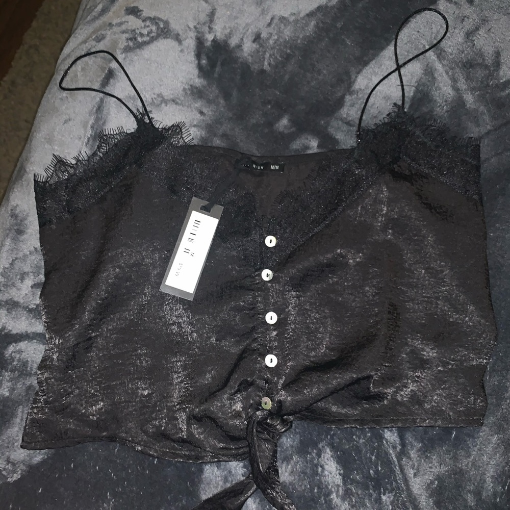 Black tie, button crop top